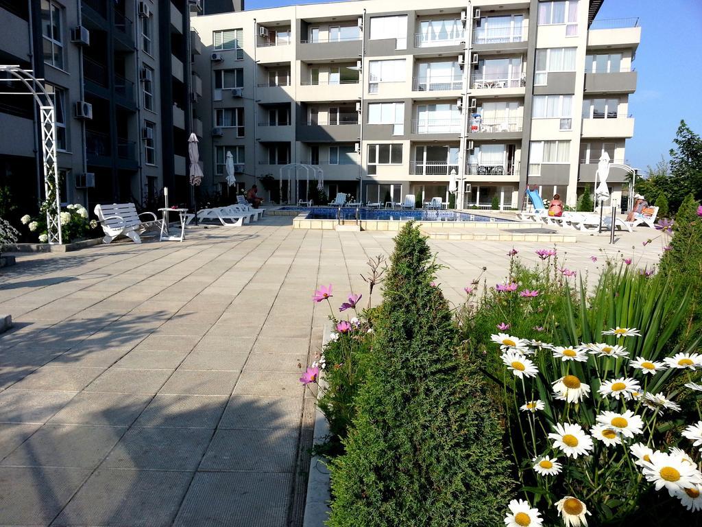 Menada Butterfly Apartment Свети-Влас Экстерьер фото